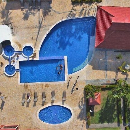 Centrally Located In Jaco, Walk To Beach, Beautiful Pool! Each Villa Paradise Is 1Bd 1Bath Condo Units Sleep 5 Or Book Both Units And Open Connecting Door For 10 Ppl- Paradise Found! Exterior photo