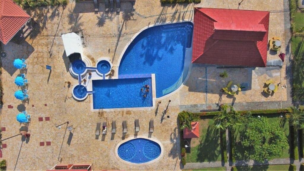 Centrally Located In Jaco, Walk To Beach, Beautiful Pool! Each Villa Paradise Is 1Bd 1Bath Condo Units Sleep 5 Or Book Both Units And Open Connecting Door For 10 Ppl- Paradise Found! Exterior photo