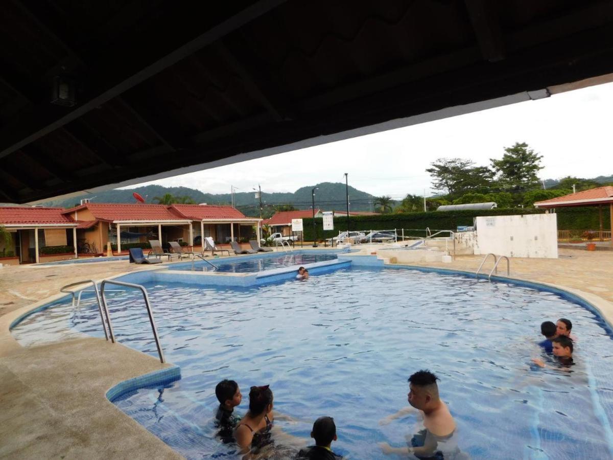 Centrally Located In Jaco, Walk To Beach, Beautiful Pool! Each Villa Paradise Is 1Bd 1Bath Condo Units Sleep 5 Or Book Both Units And Open Connecting Door For 10 Ppl- Paradise Found! Exterior photo