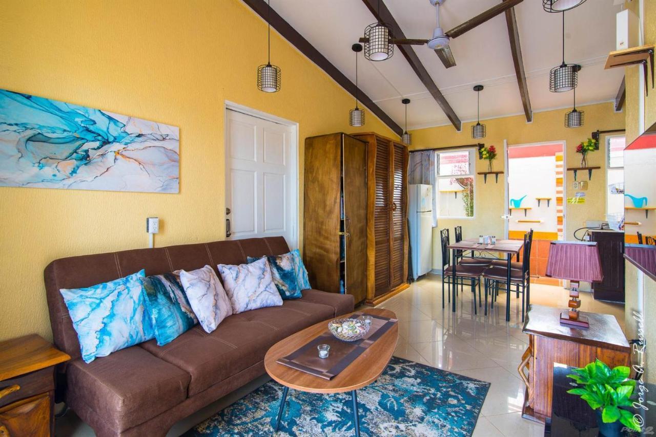 Centrally Located In Jaco, Walk To Beach, Beautiful Pool! Each Villa Paradise Is 1Bd 1Bath Condo Units Sleep 5 Or Book Both Units And Open Connecting Door For 10 Ppl- Paradise Found! Exterior photo